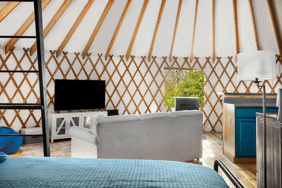 Modern Yurt W River Access, Hot Tub, Wifi & Grill Wardensville ภายนอก รูปภาพ