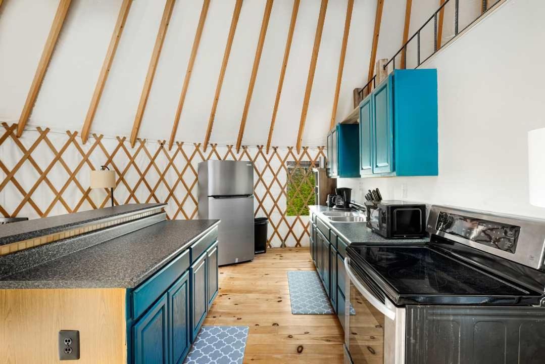 Modern Yurt W River Access, Hot Tub, Wifi & Grill Wardensville ภายนอก รูปภาพ